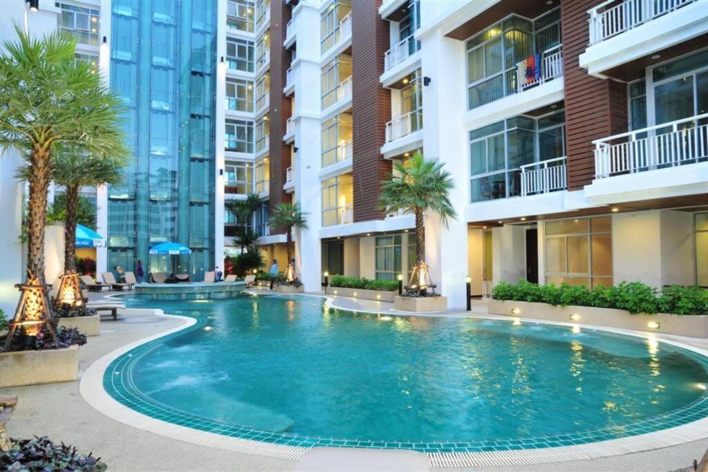 Recently Renovated Pool View Apartment In Modern Complex Patong Buitenkant foto